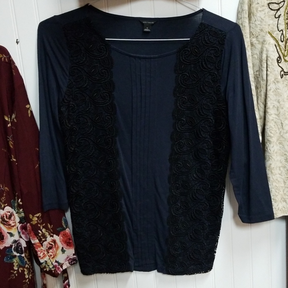Ann Taylor small Lace Pintuck 3/4 slv knit top